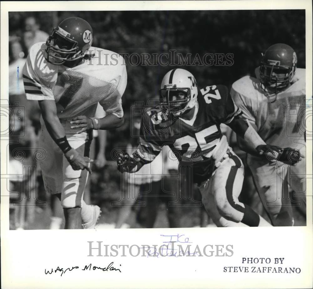 Press Photo Wagner College Football&#39;s #25 Ike Patterson Versus Montclair College - Historic Images