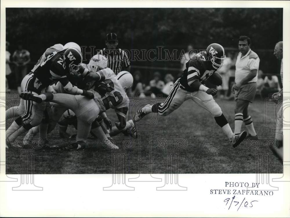 1985 Press Photo Wagner College Football Game Action - Historic Images