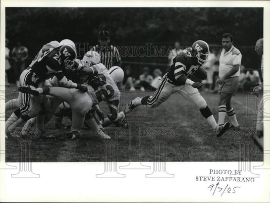 1985 Press Photo Wagner College Football Game Action - Historic Images