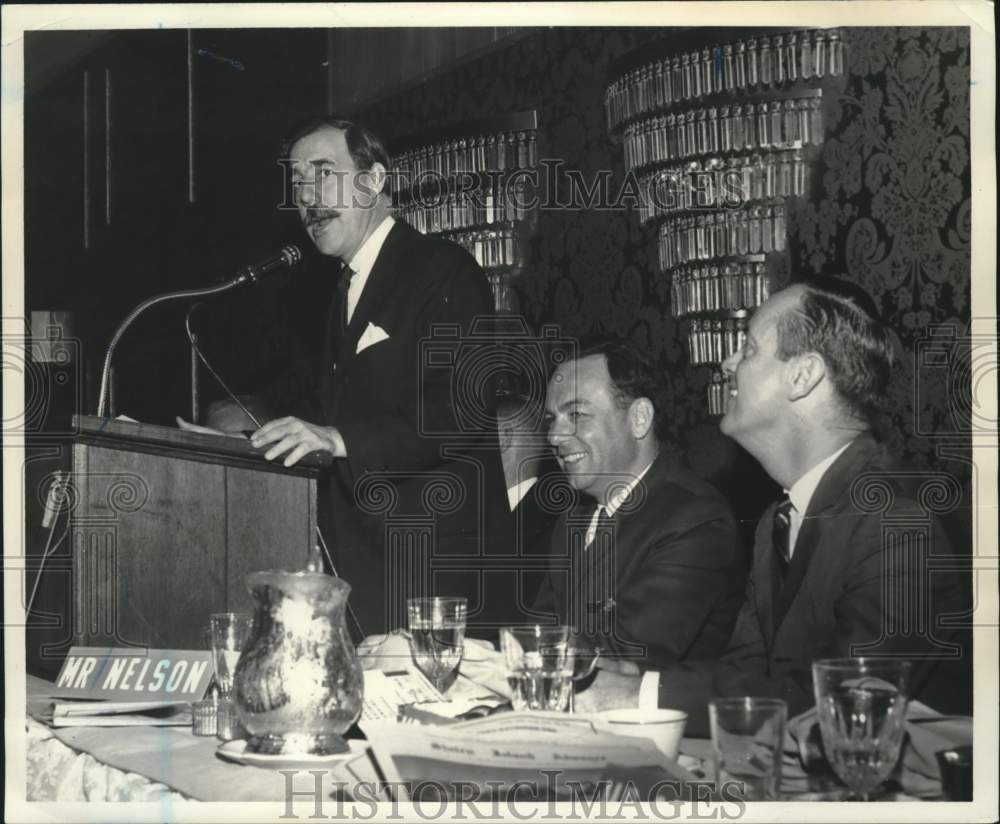 1968 Press Photo City &amp; Chamber of Commerce officials at buildings award lunch - Historic Images