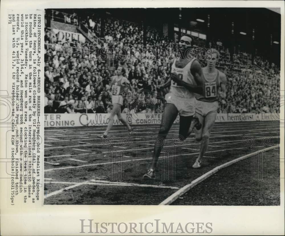1971 Press Photo Runners Kipchoge Keino and Ulf Hoegberg Break Mile Run Records - Historic Images