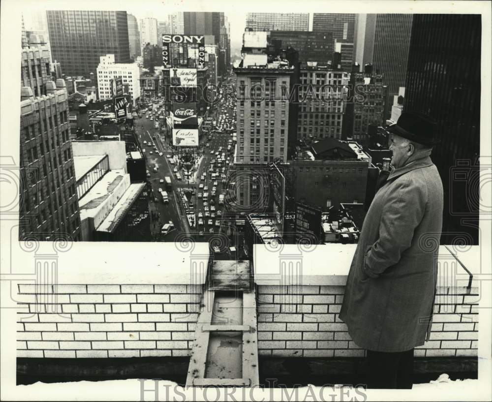 1979 Press Photo Man Standing on Rooftop of New York City Building - sia35445- Historic Images