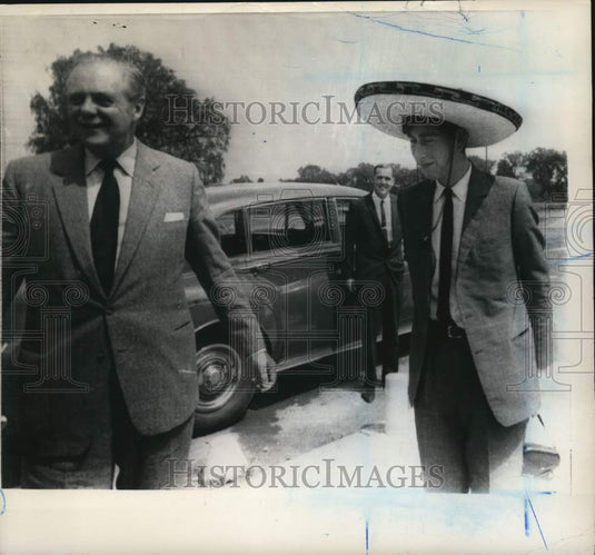 1986 Press Photo Prince Charles and Officials at Event - sia35826- Historic Images