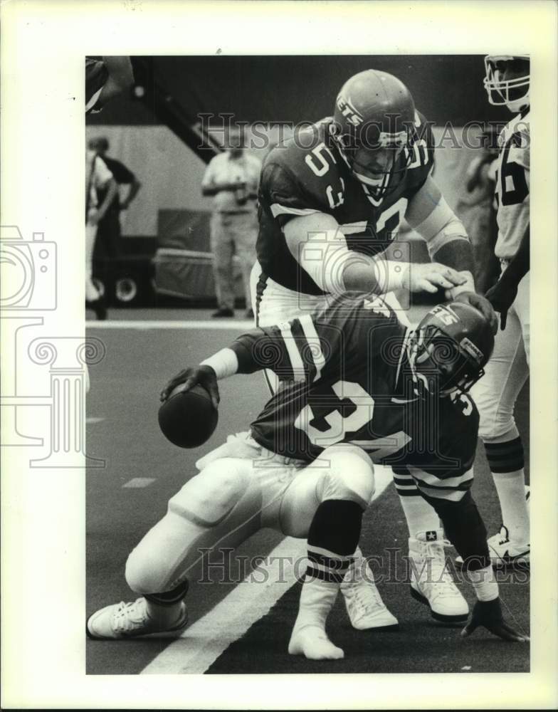 Press Photo New York Jets football players Jim Sweeney and Johnny Hector- Historic Images