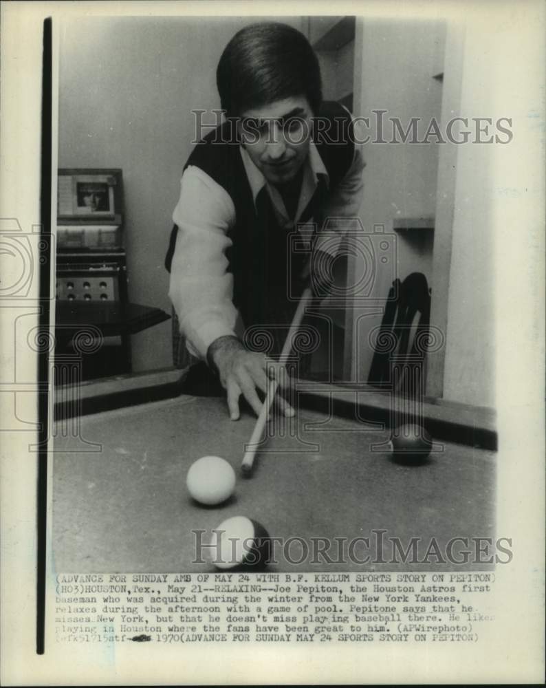 1970 Press Photo Houston Astros baseball player Joe Pepitone plays pool - Historic Images