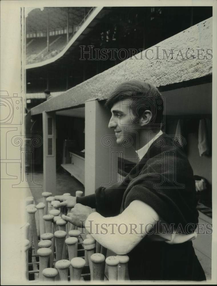 Press Photo New York Yankees baseball player Joe Pepitone in the dugout - Historic Images