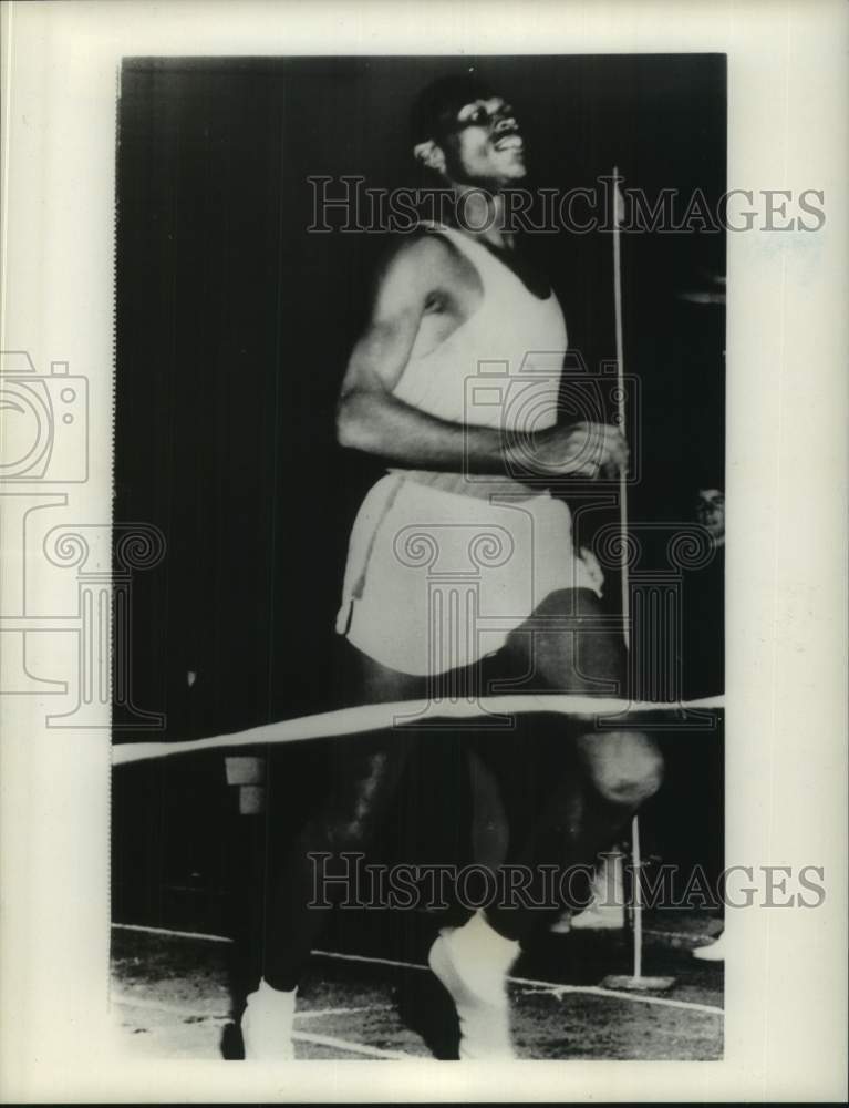 1965 Press Photo Kenyan track star Kipchoge Keino wins a race - sis00454 - Historic Images
