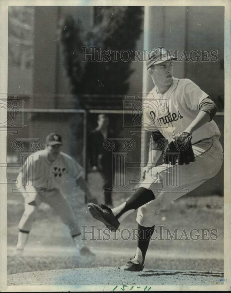 Press Photo Seton Hall baseball pitcher Jack Donovan in action during a win - Historic Images
