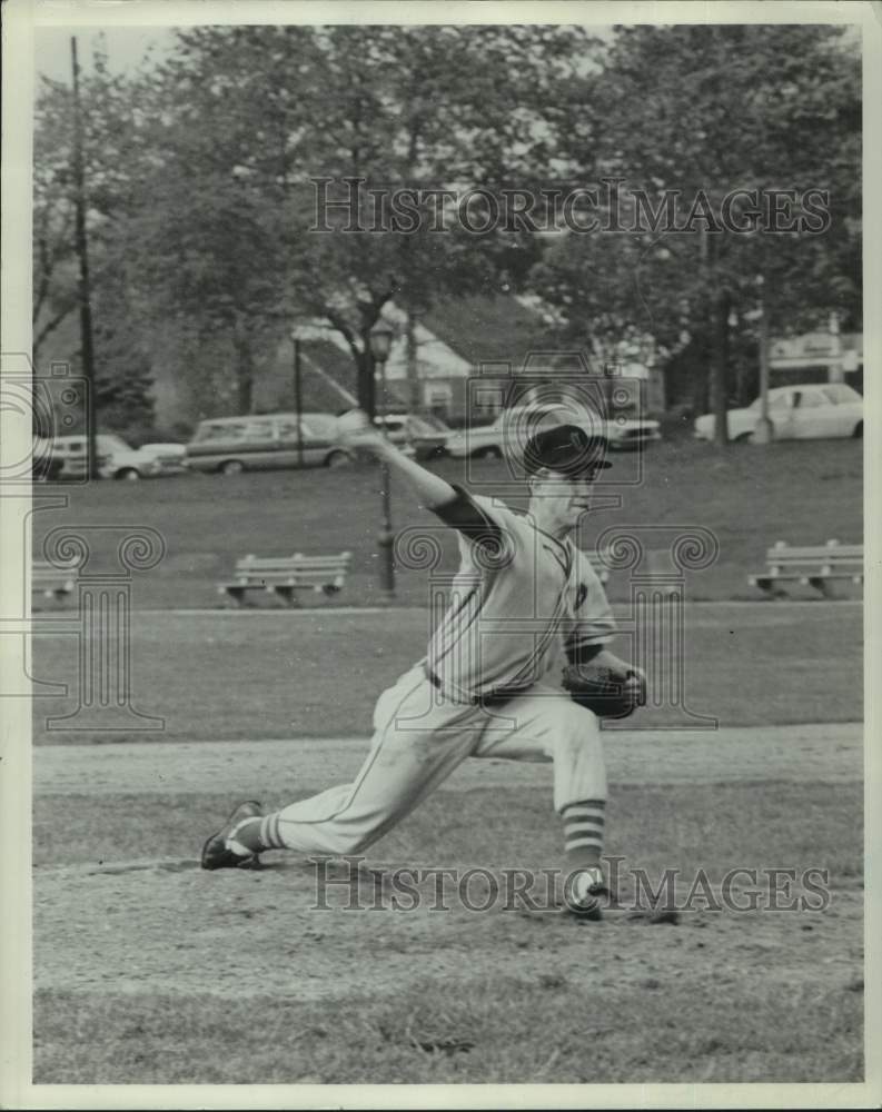 1967 Press Photo Baseball pitcher Jack Donovan throws off a mound - sis00514 - Historic Images