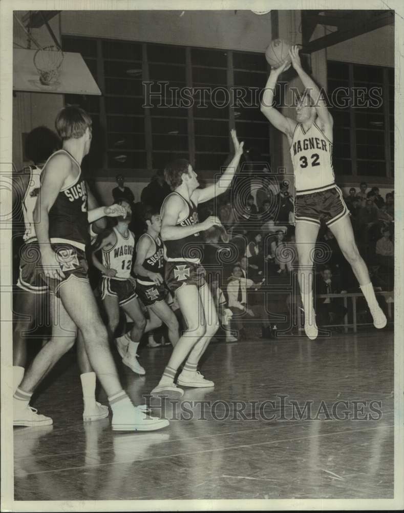 1970 Press Photo Wagner College basketball player Gene Guerriero in action- Historic Images