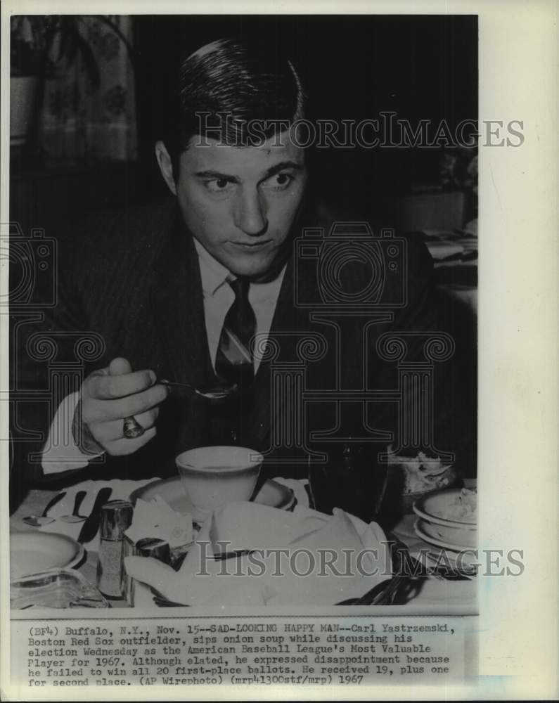 1967 Press Photo Boston Red Sox baseball player Carl Yastrzemski eating soup- Historic Images