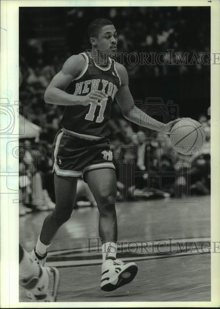 Press Photo New York Knicks basketball player Rod Strickland in action- Historic Images