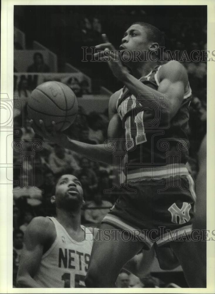 Press Photo New York Knicks basketball player Rod Strickland in action- Historic Images