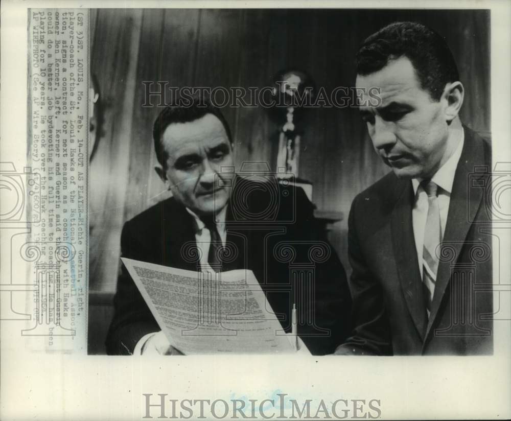 1966 Press Photo St. Louis Hawks basketball Richie Guerin and Ben Kern ...