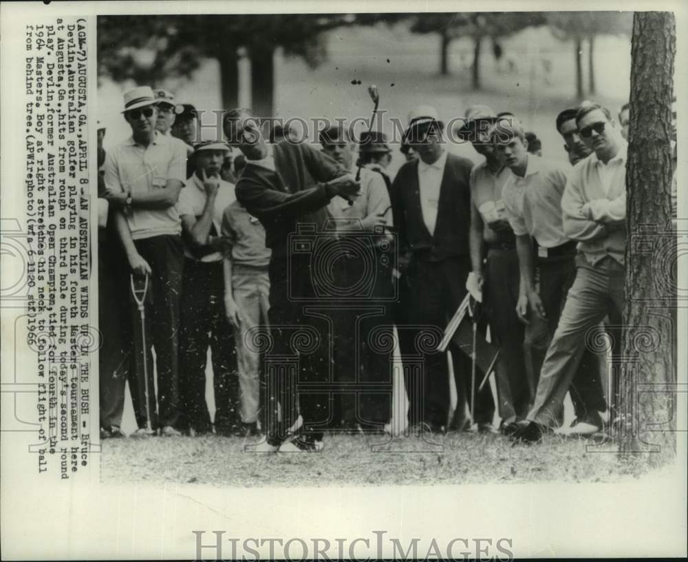 1966 Press Photo Golfer Bruce Devlin and spectators at the Masters in Augusta- Historic Images