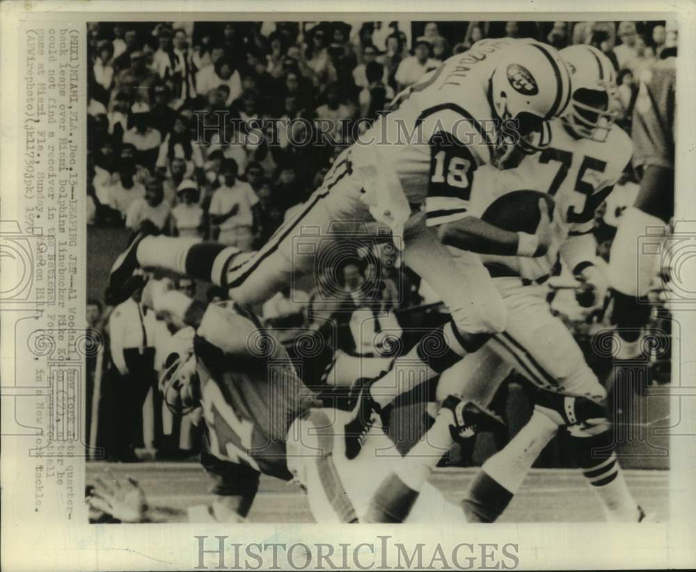 1970 Press Photo New York Jets and Miami Dolphins play NFL football - sis01191- Historic Images