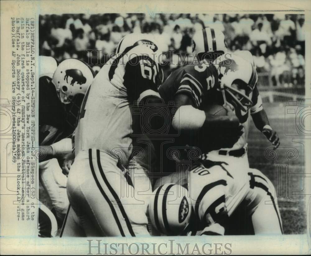 1969 Press Photo Buffalo Bills and New York Jets play NFL football - sis01358 - Historic Images