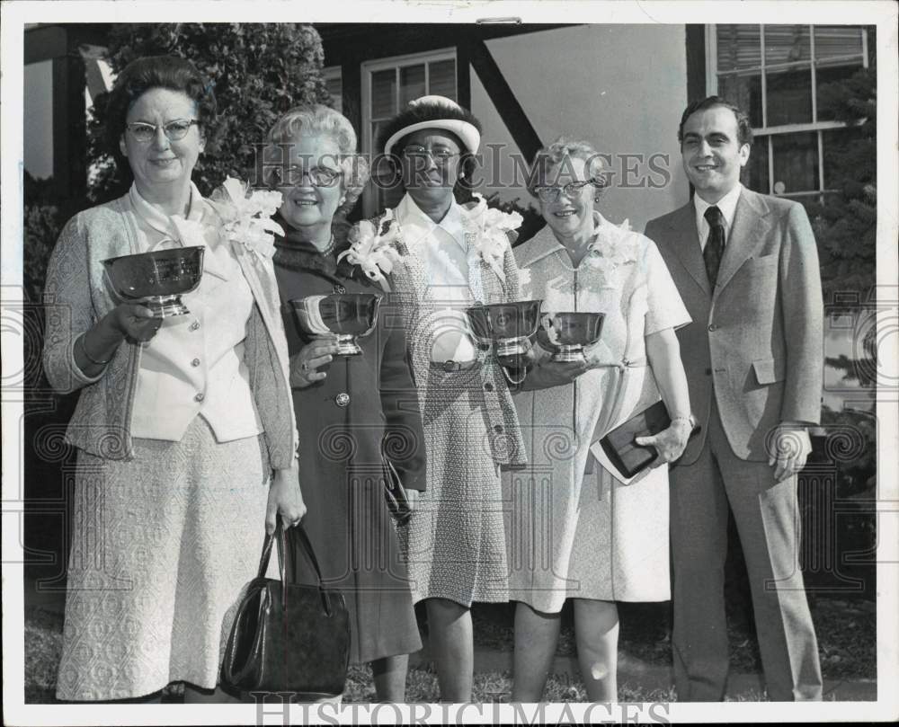 1973 Press Photo Richard Driscoll with Women of Achievement Winners - sis02778 - Historic Images