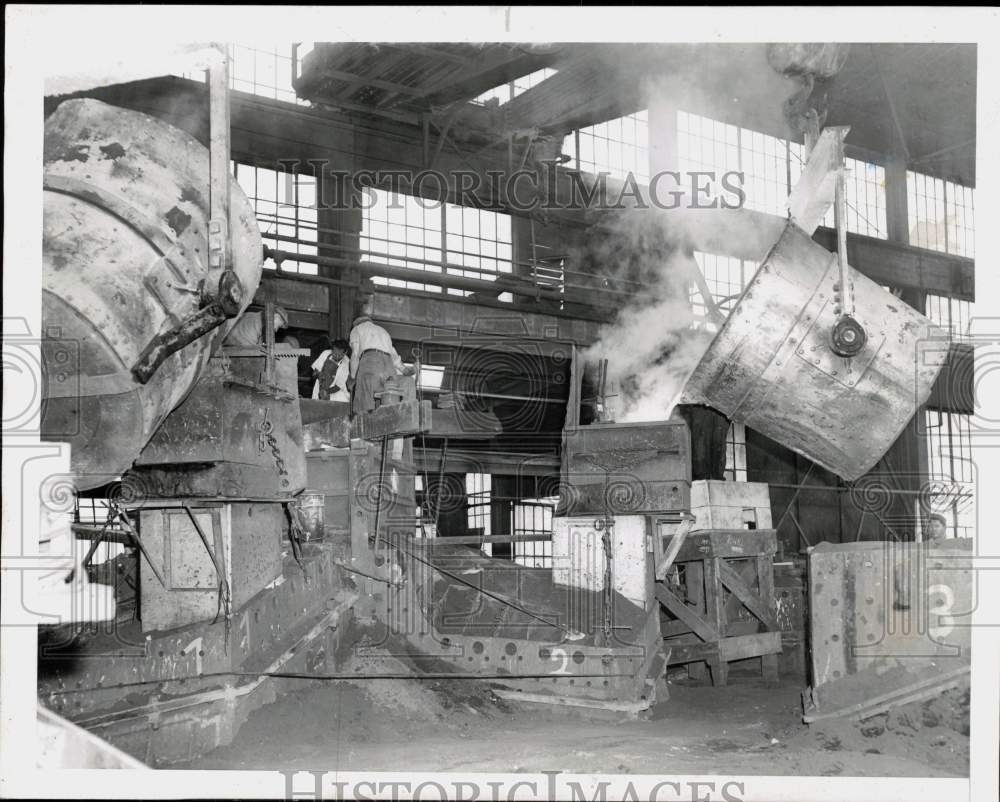 1951 Press Photo Metal Casting Facility at Bethlehem Propeller Shop - sis02874 - Historic Images