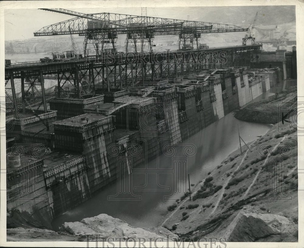 1948 Upstream face of the west bank Grand Coulee Dam concreted area