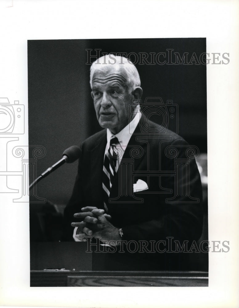 1993 Press Photo Tom Foley pleads his case at Fairchild Airforce Base - Historic Images