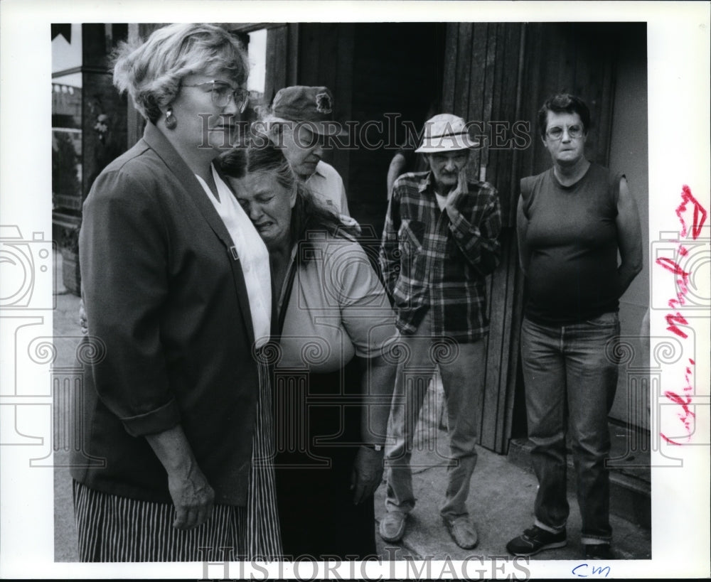 1993 Press Photo Sierra Apartments tenant  Helen Olufsen &amp; Mayor Sheri Barnard - Historic Images