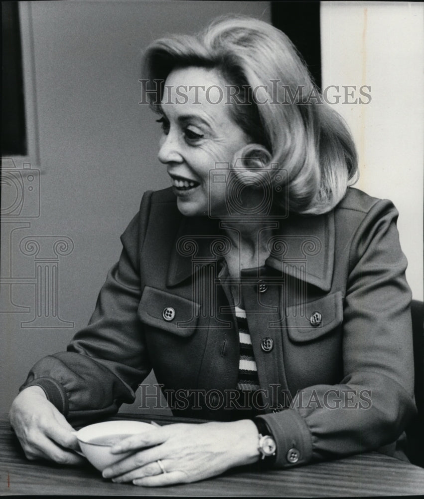 1975 Press Photo Dr Joyce Brothers - Historic Images