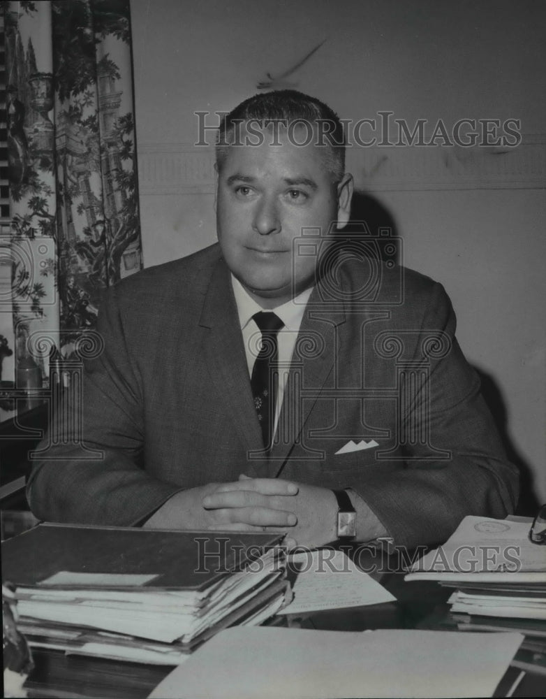 1968 Press Photo Elvern G. Garber shock on dismissal as superindent at Lakeland - Historic Images