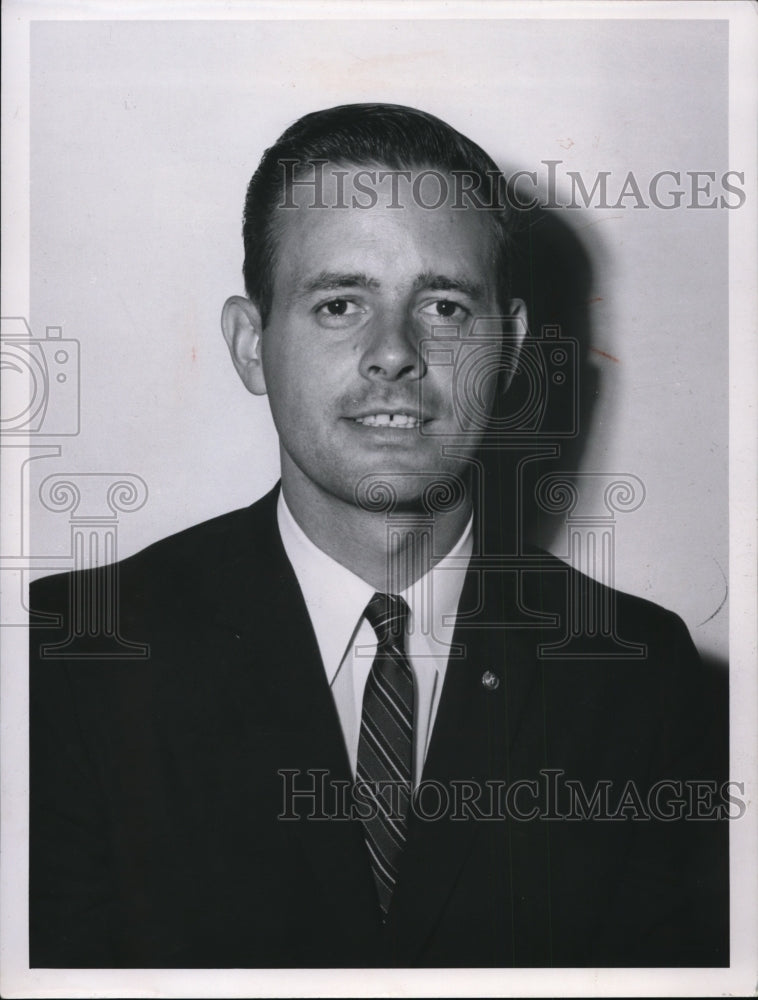 1969 Press Photo Charles E. Hennessey Jr. - Historic Images