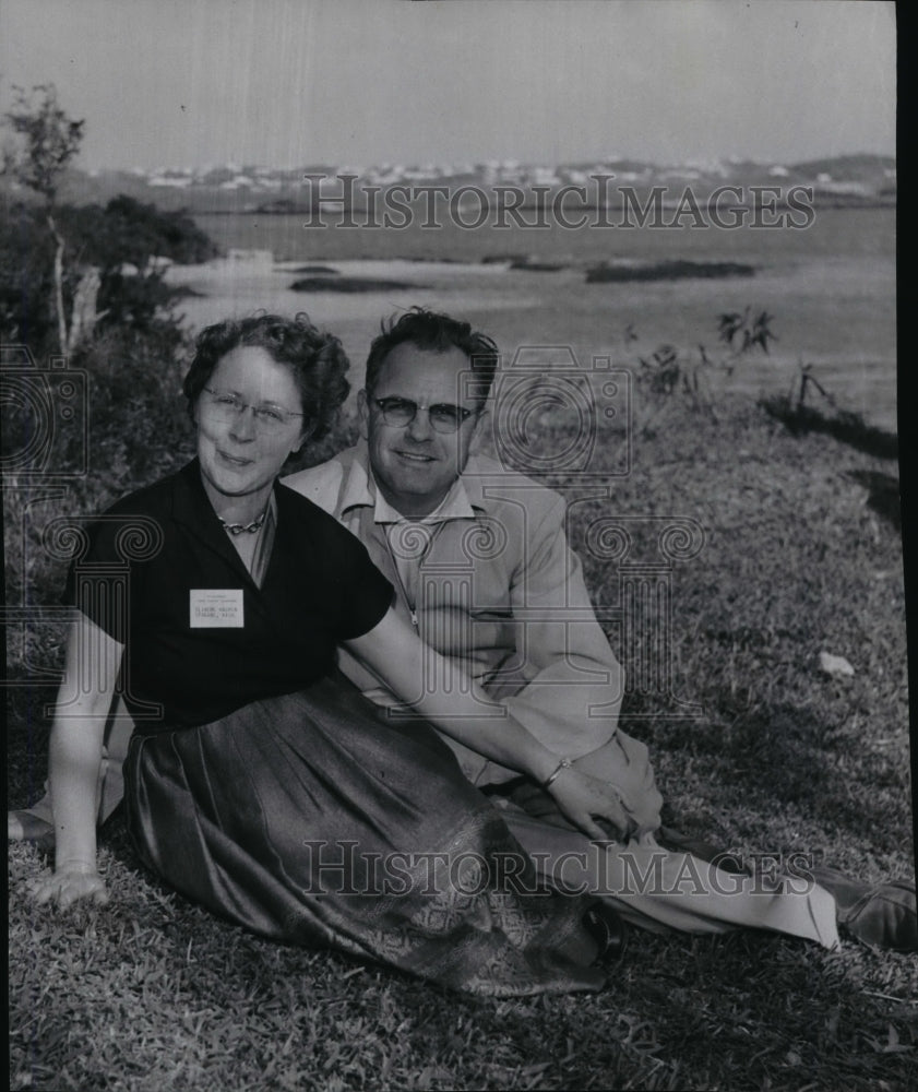 1954 Press Photo Mr and Mrs R. Wayne Madren, E 1623 Olympic, Spokane, Wash. - Historic Images