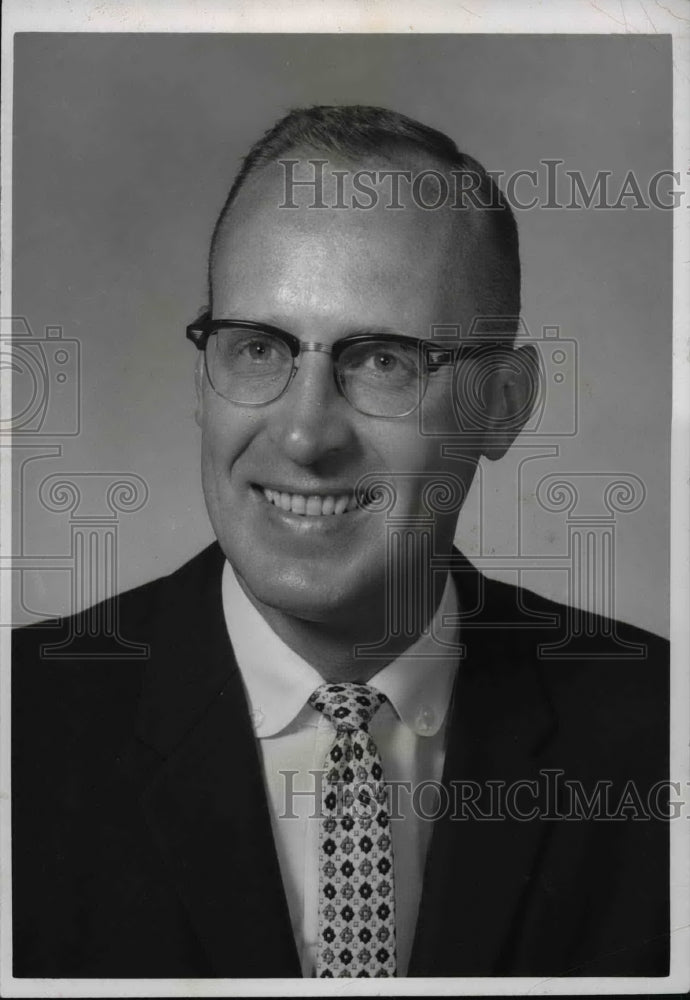 1968 Press Photo Omar E. Lofgren is Pacific Northwest Bell&#39;s district manager - Historic Images