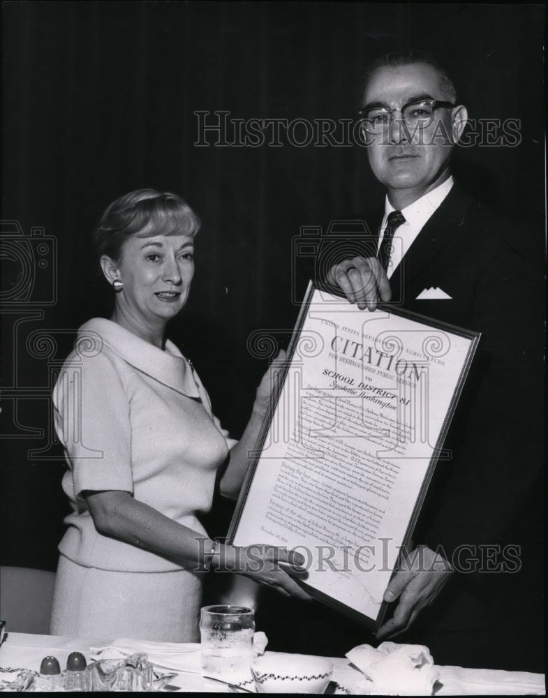 1965 Press Photo Mrs. Meyers and William Luscher representing board - Historic Images