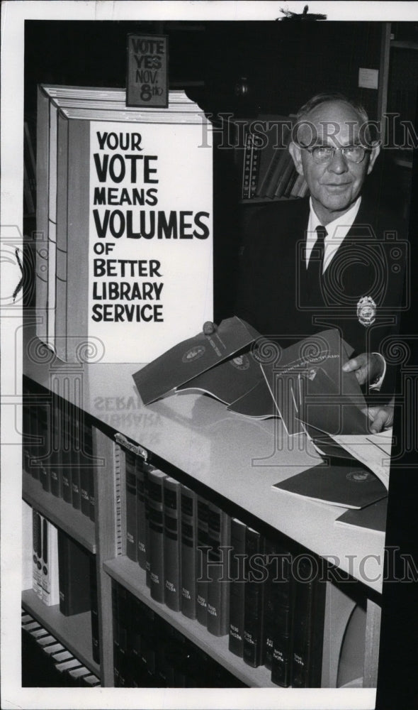 1966 Press Photo L.E. Schucker, Valley Line Chief - Historic Images
