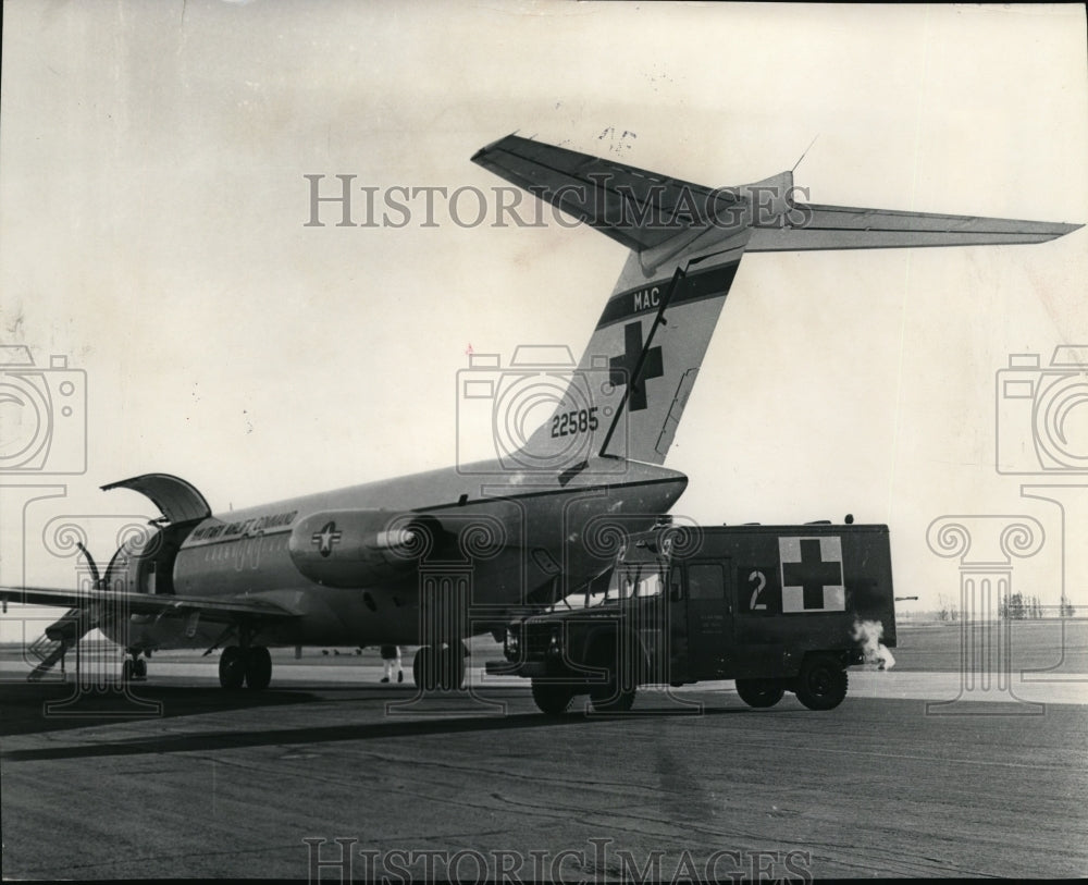 1973 Press Photo Airplane Cargo &amp; Transport - Historic Images