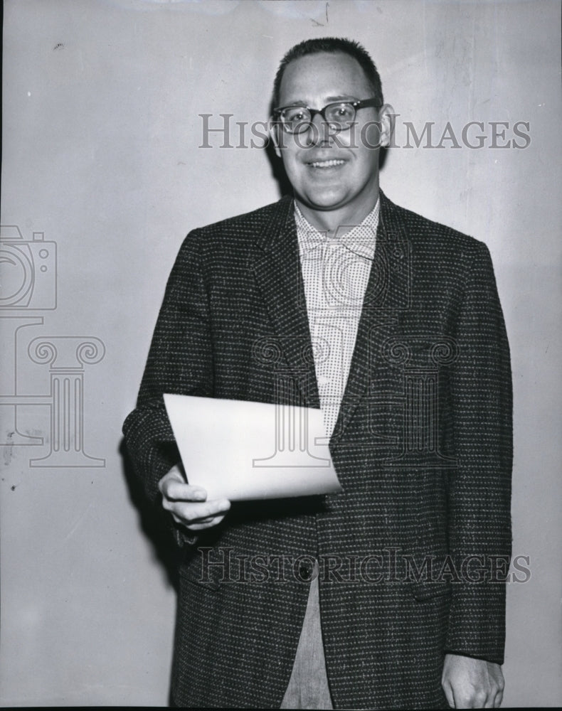 Press Photo William E. Votava, president of Spokane Films, Inc., - Historic Images