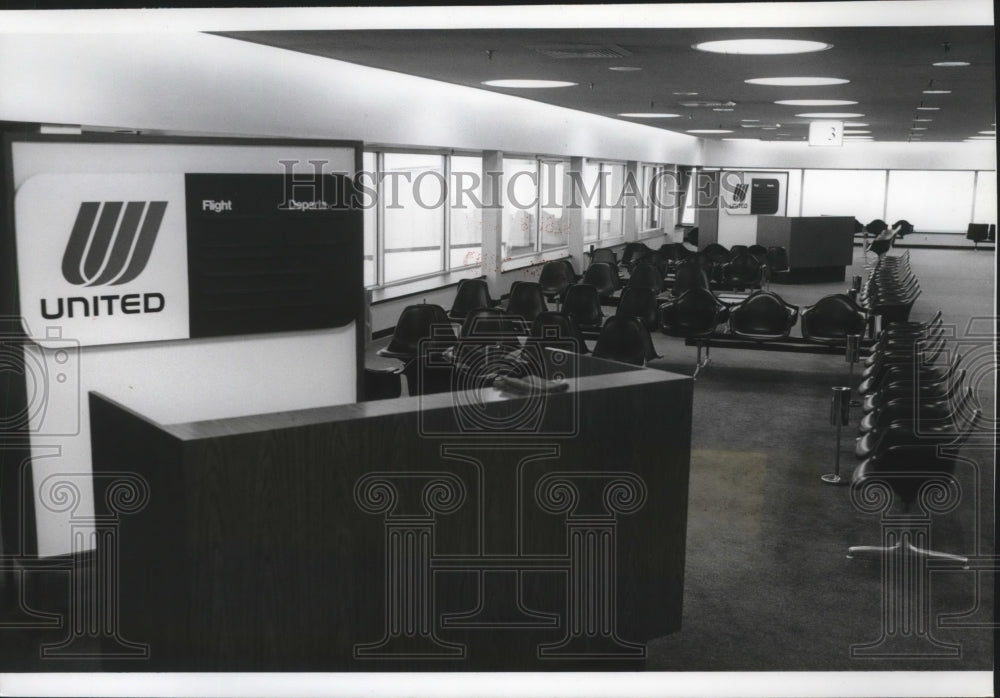 1975 Press Photo Spokane Airport Terminal Interior - Historic Images