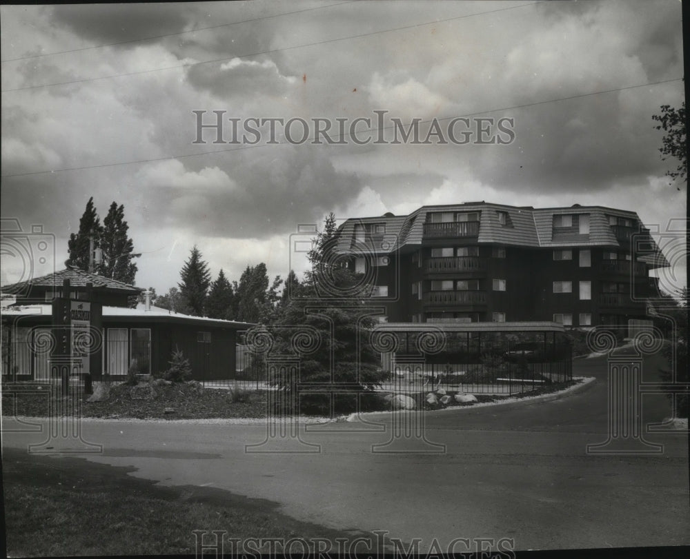 1973 Coachman Apartment 10321 E Main Historic Images