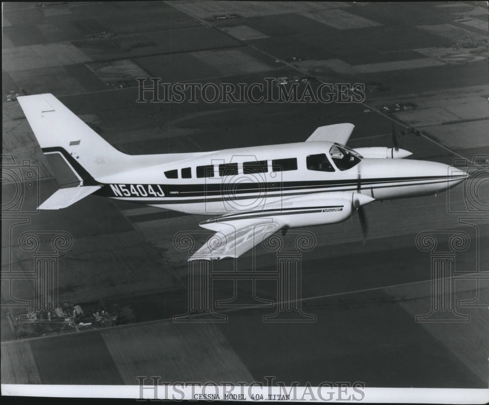 1975 Press Photo Airplane Cessna Model 404 Titan - Historic Images