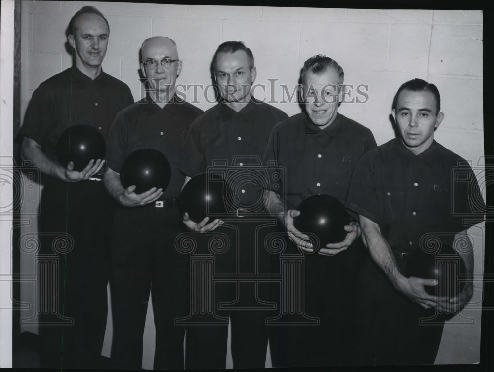 1958 Press Photo Bowlers from the J. Dan King company - spa33805 - Historic Images