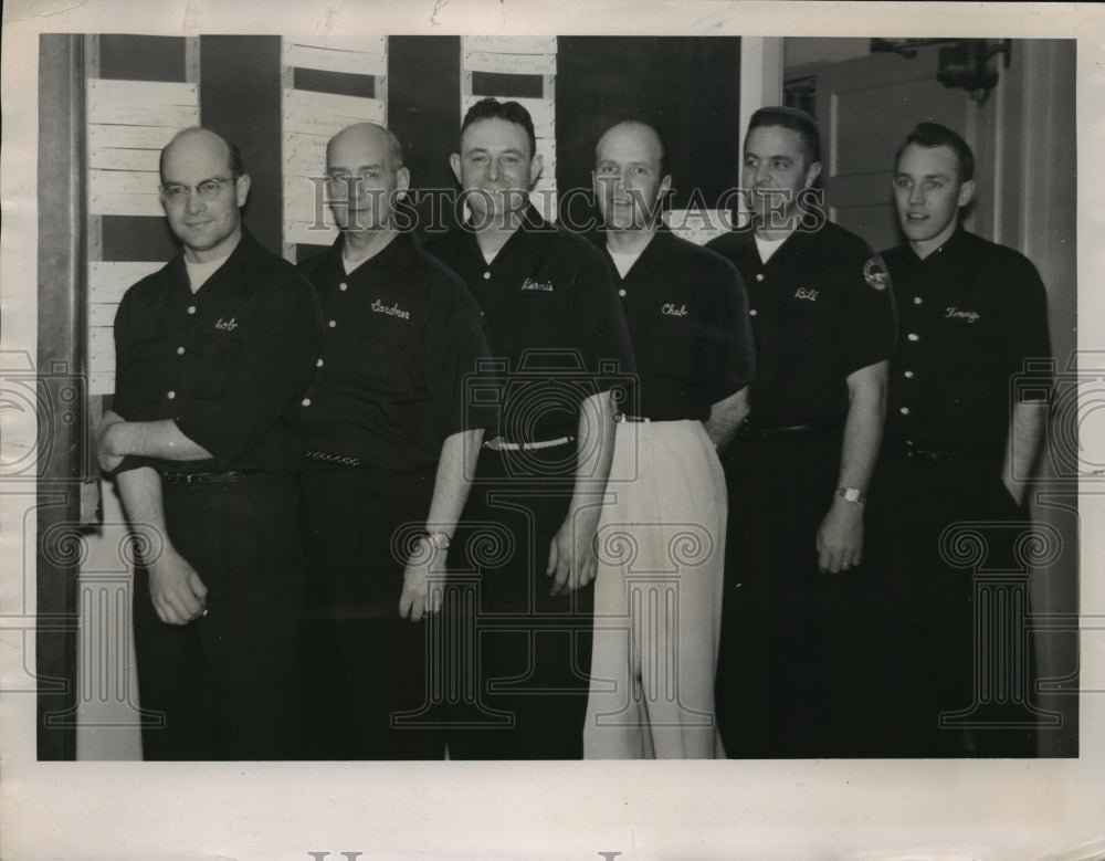 1956 Yellow Cab team defending champion of 17th Chronicle bowling - Historic Images