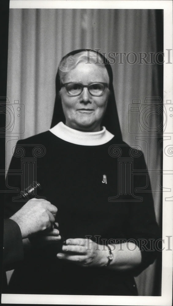 1971 Press Photo Sister Kathleen Clare Gorman of Fort Wright College - spa37735-Historic Images