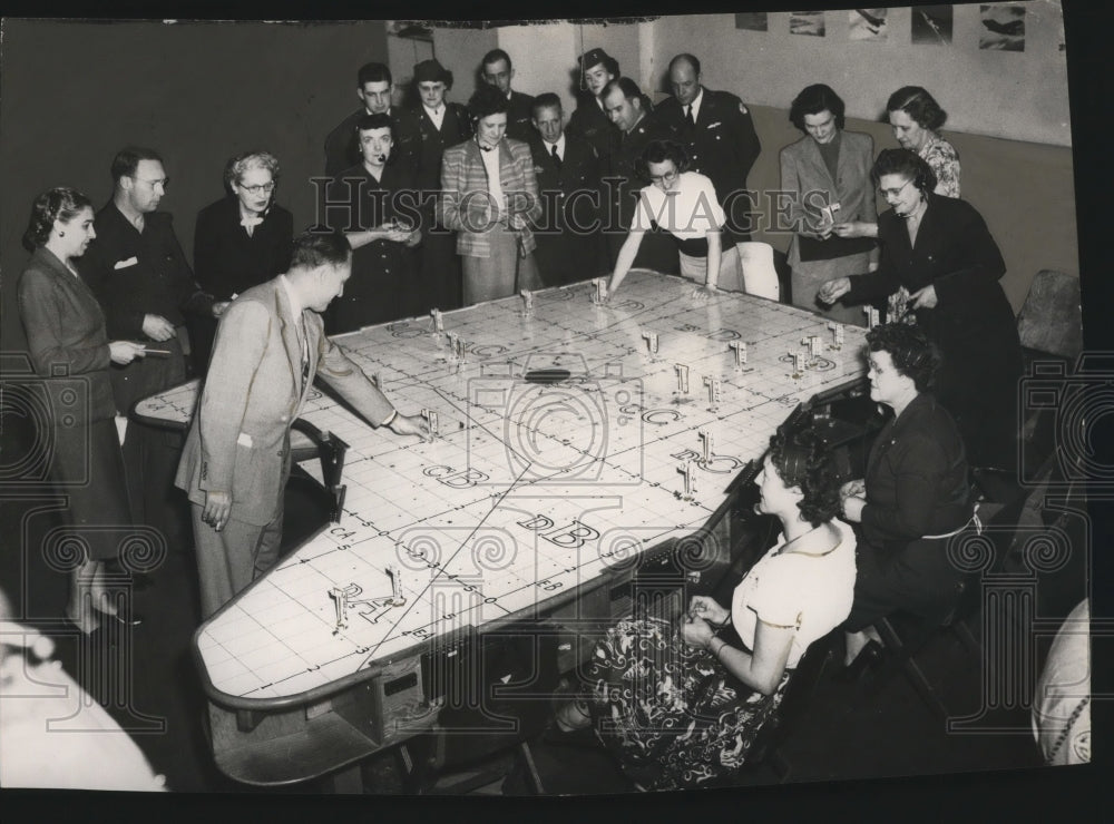 1952 Press Photo Spokane Air Defense Filter Center during meeting - Historic Images