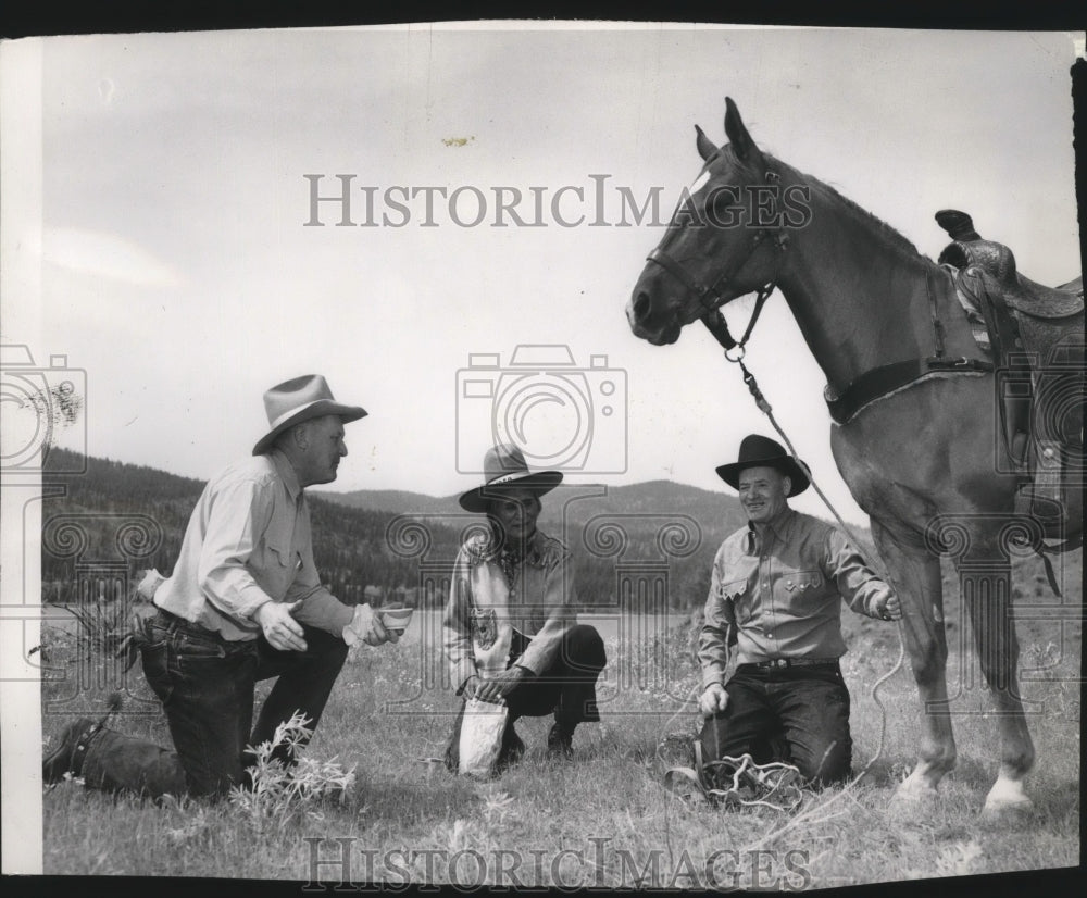 1950 Press Photo Cowboys chat while having a break - spa38104-Historic Images