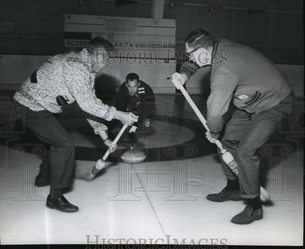 1967 Press Photo Curling - spa40038- Historic Images
