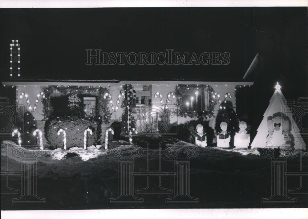 1989 Press Photo Mr. & Mrs. James Gump won in Christmas home-lighting contest - Historic Images