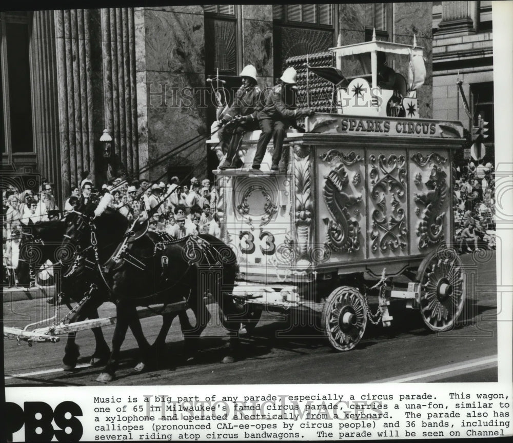 1972 Press Photo Wagon during a Milwaukee Circus Parade - spa40560-Historic Images