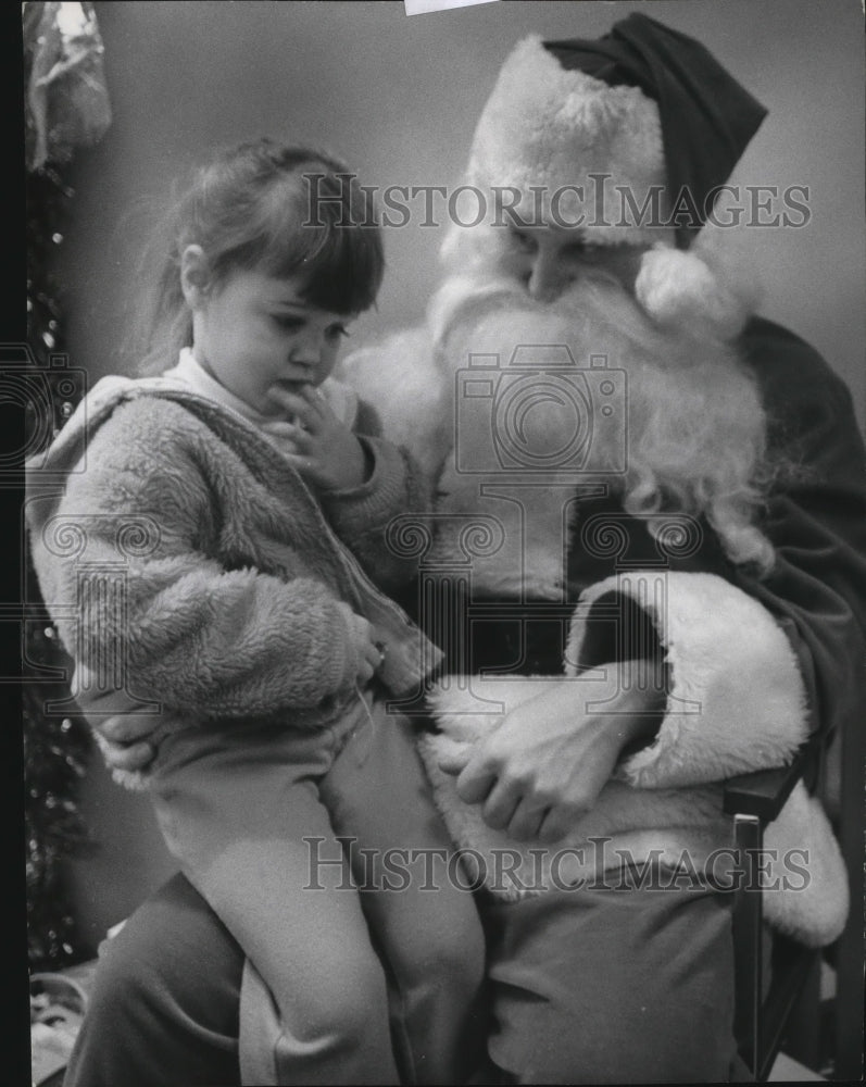 1973 Santa Clause greets little Kerri Reed - Historic Images