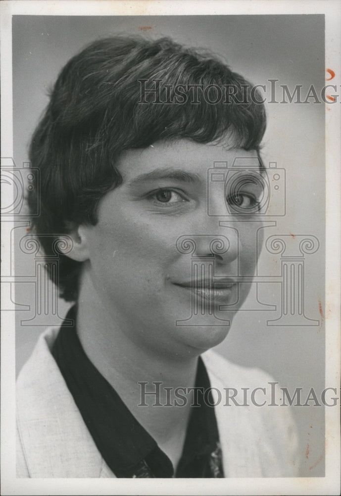 1980 Press Photo Ann Walter of Crescent Store - Historic Images