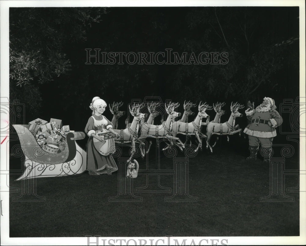 1994 Press Photo Outdoor Santa display can last for many years - Historic Images