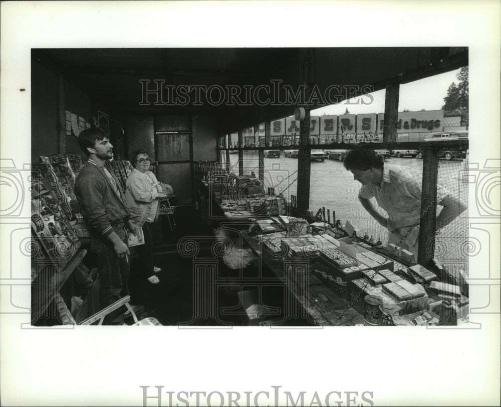 1988 Press Photo A customer chooses among the display at a firework stand - Historic Images